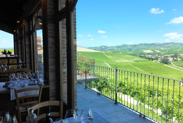 Tour in Vespa nelle Langhe con visita in cantina e pranzo