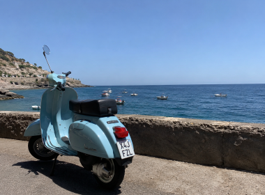 Vespa_vista_mare