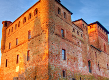 Grinzane Cavour Tour in Vespa